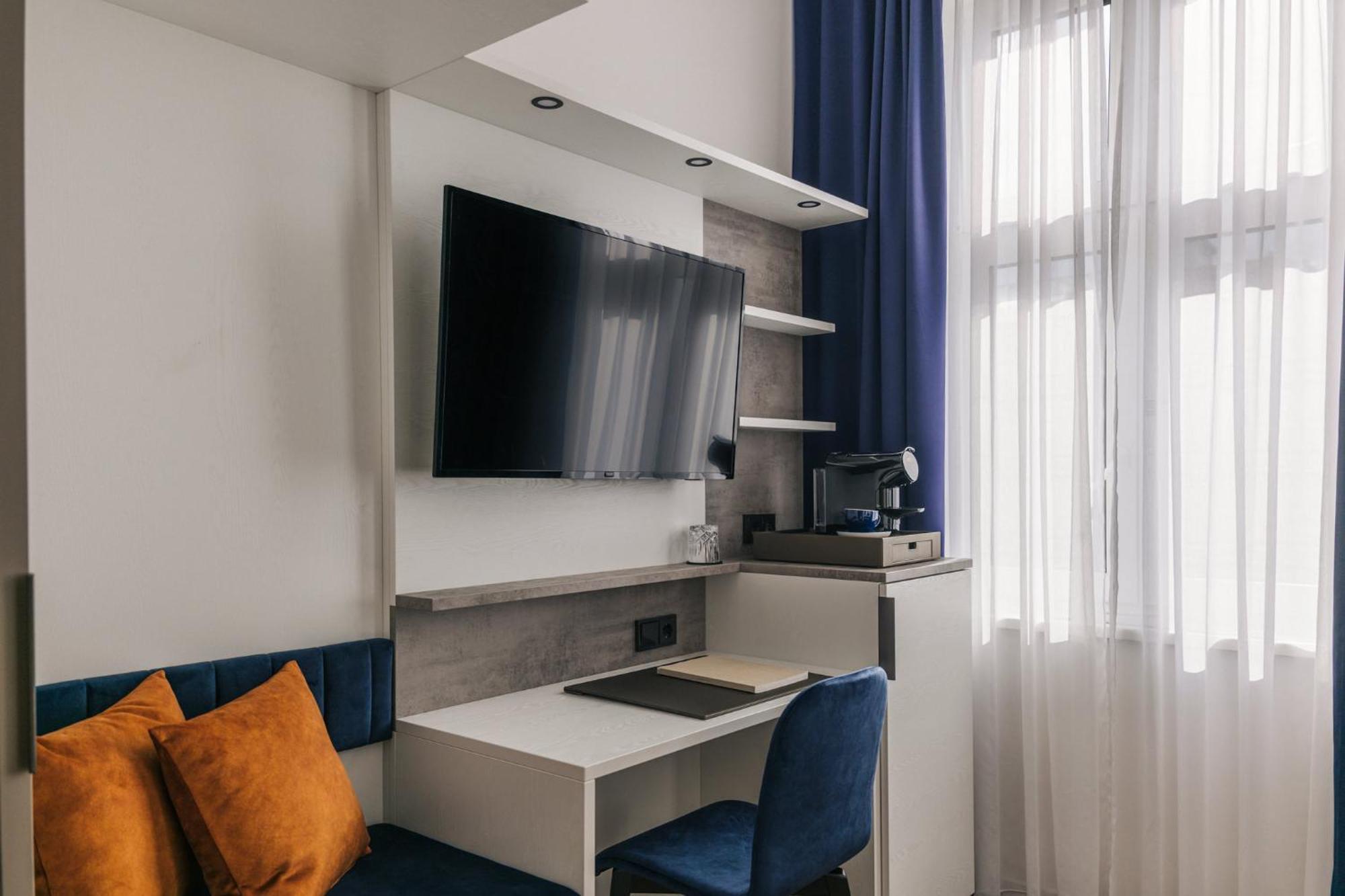 Homaris East Side Hotel Berlin Exterior photo