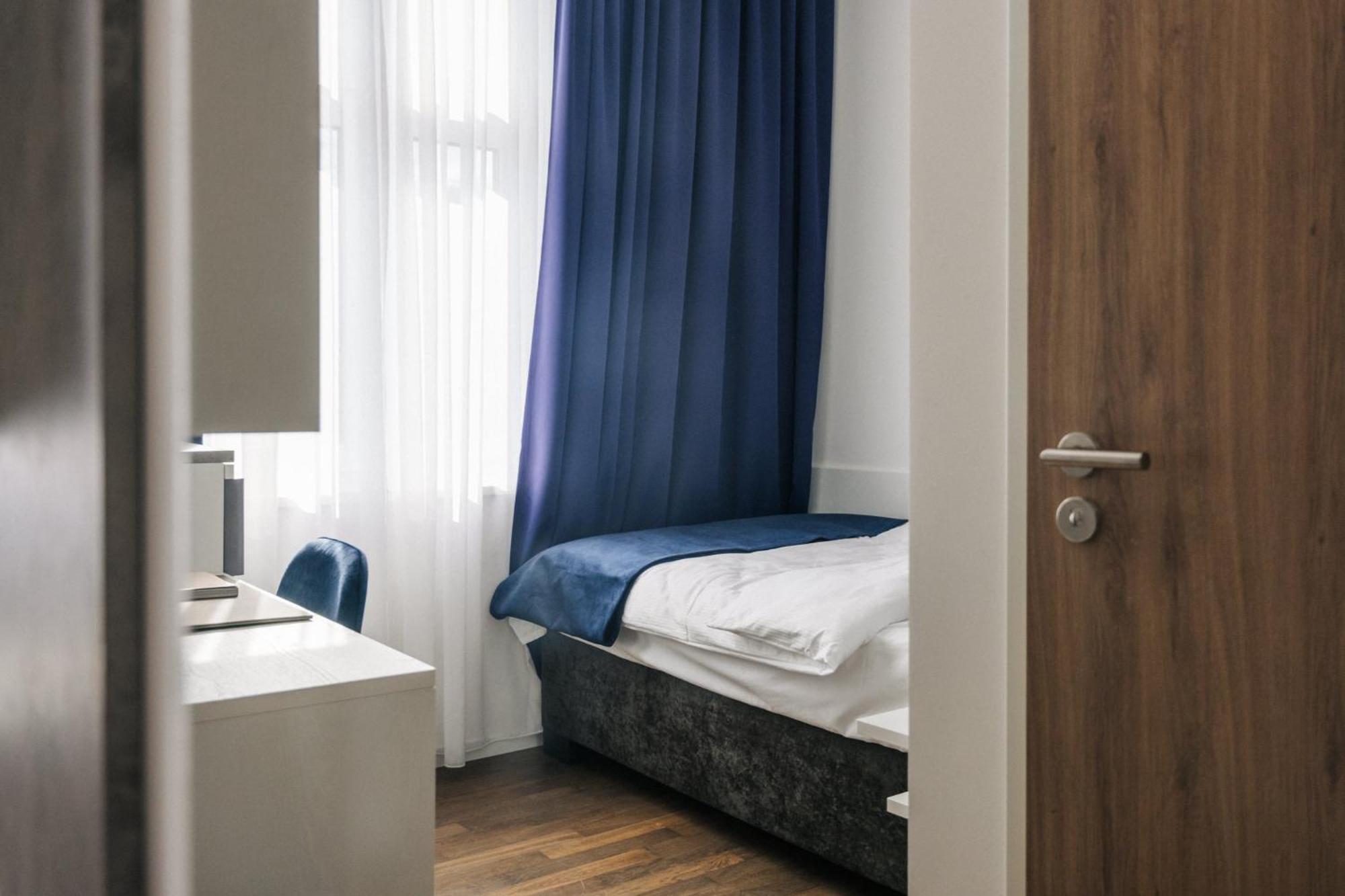 Homaris East Side Hotel Berlin Exterior photo