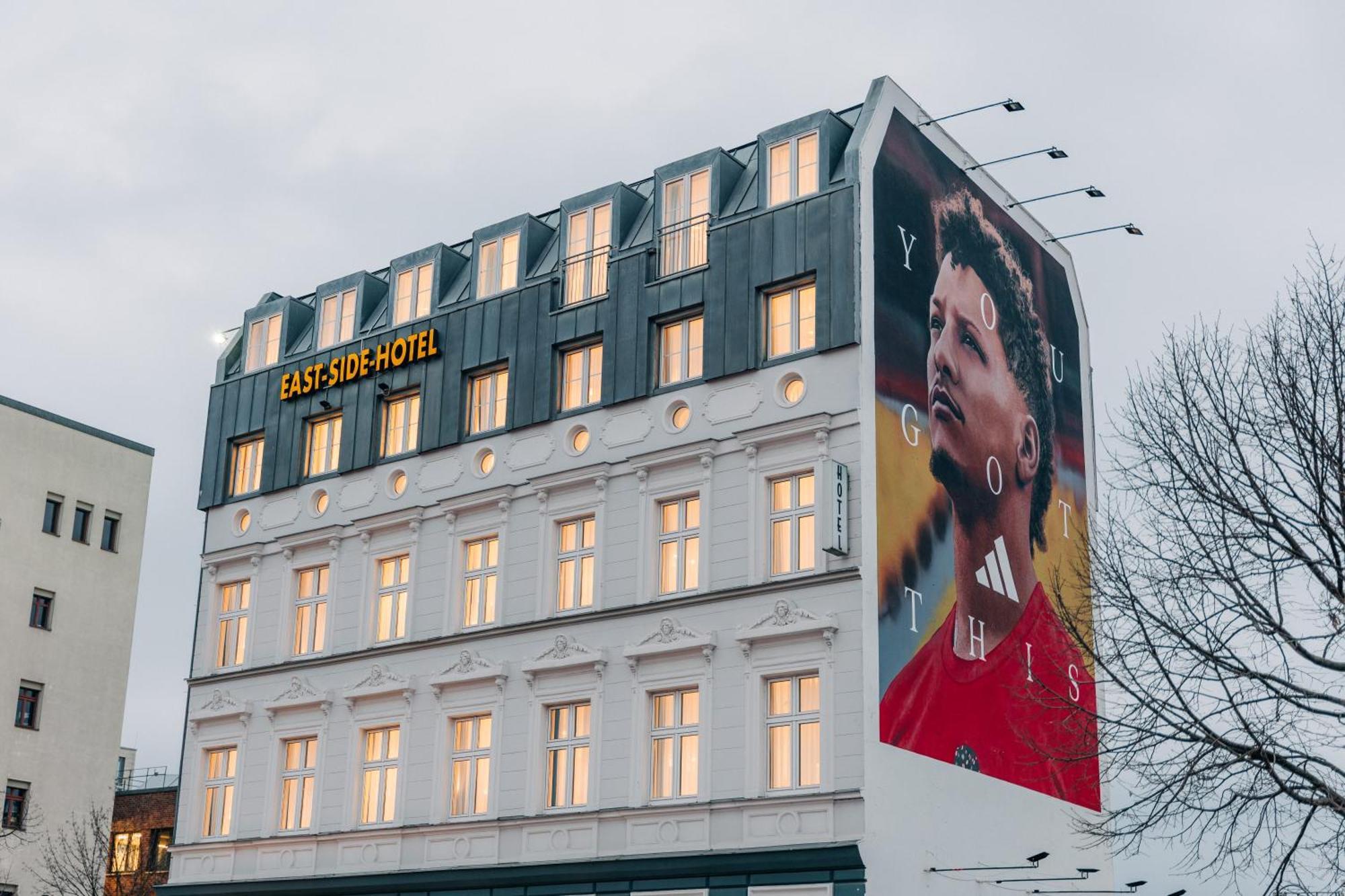 Homaris East Side Hotel Berlin Exterior photo